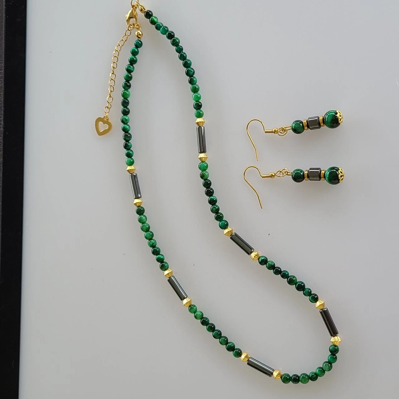 Parure collier et boucles d'oreilles oeil de tigre teinté vert PA589